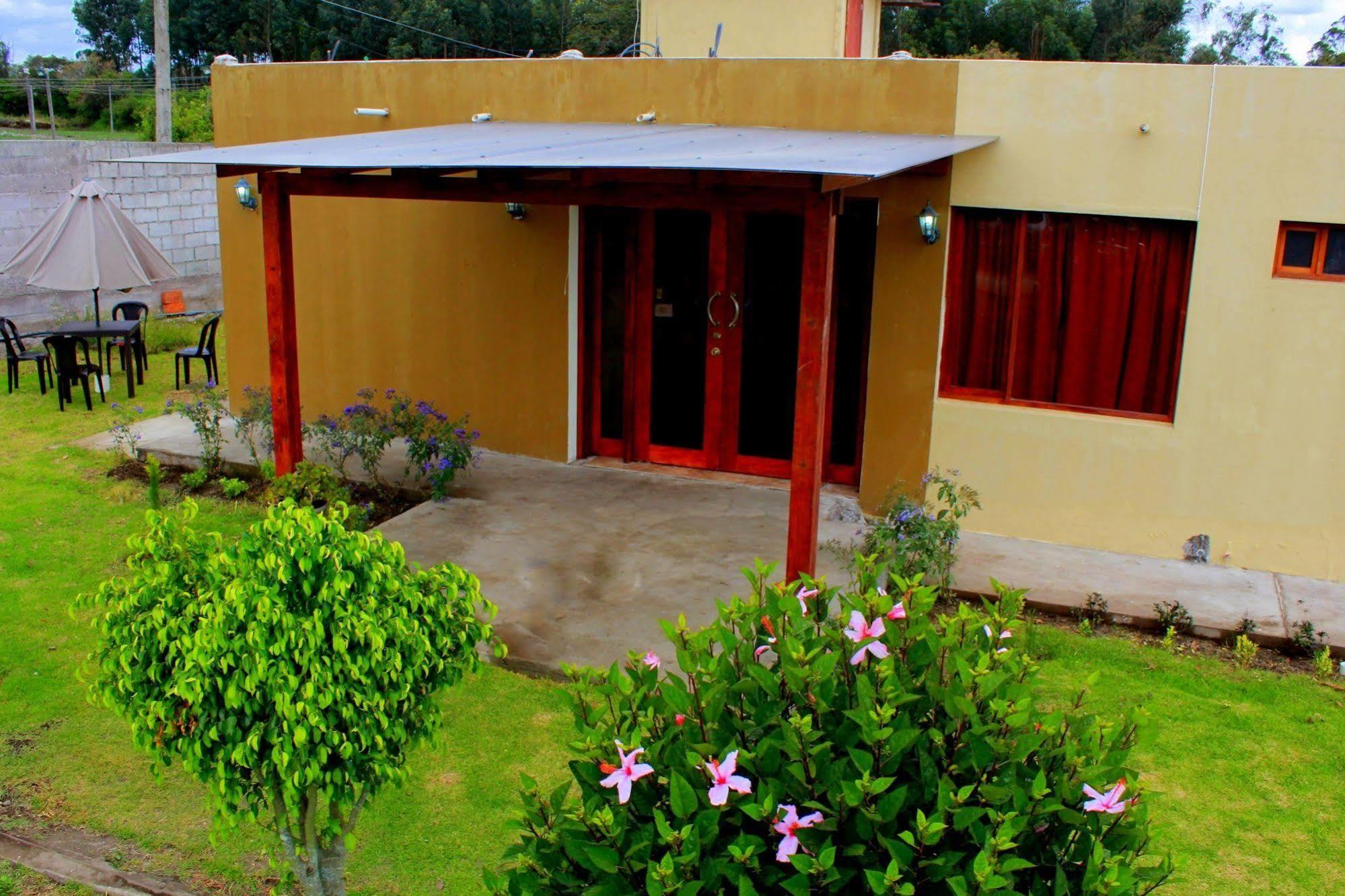 Hotel Las Mercedes Airport-Quito Tababela Exterior foto